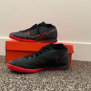Nike Superfly 7 Academy IC Indoor Soccer shoes. Size 9.5